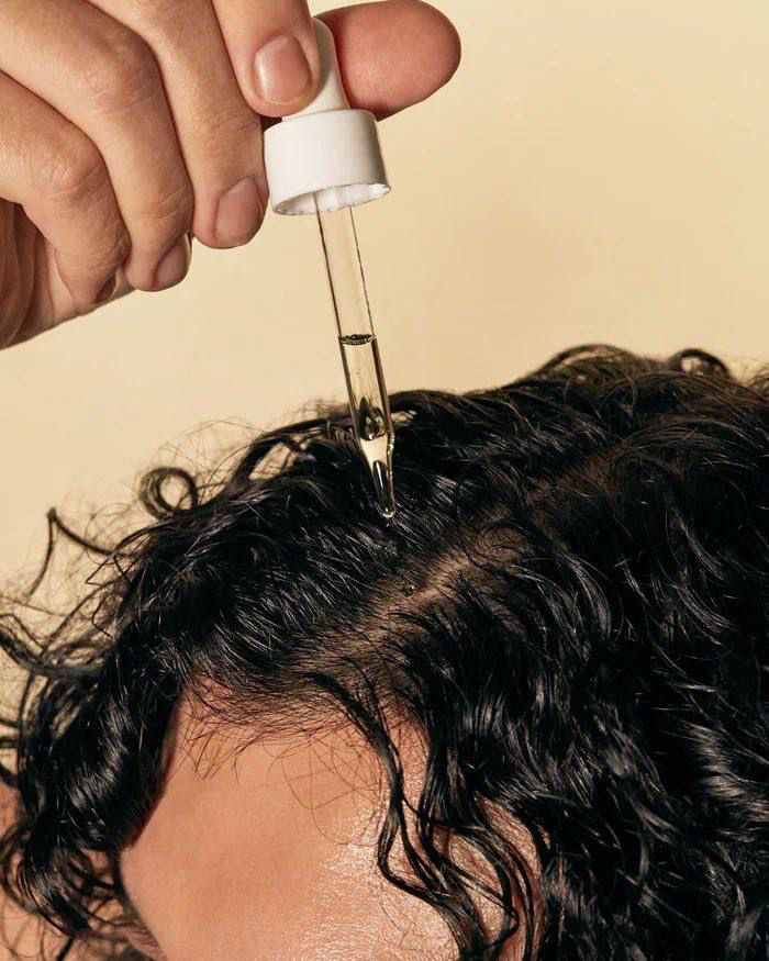 Dandruff: What Causes It and How to Get Rid of It?