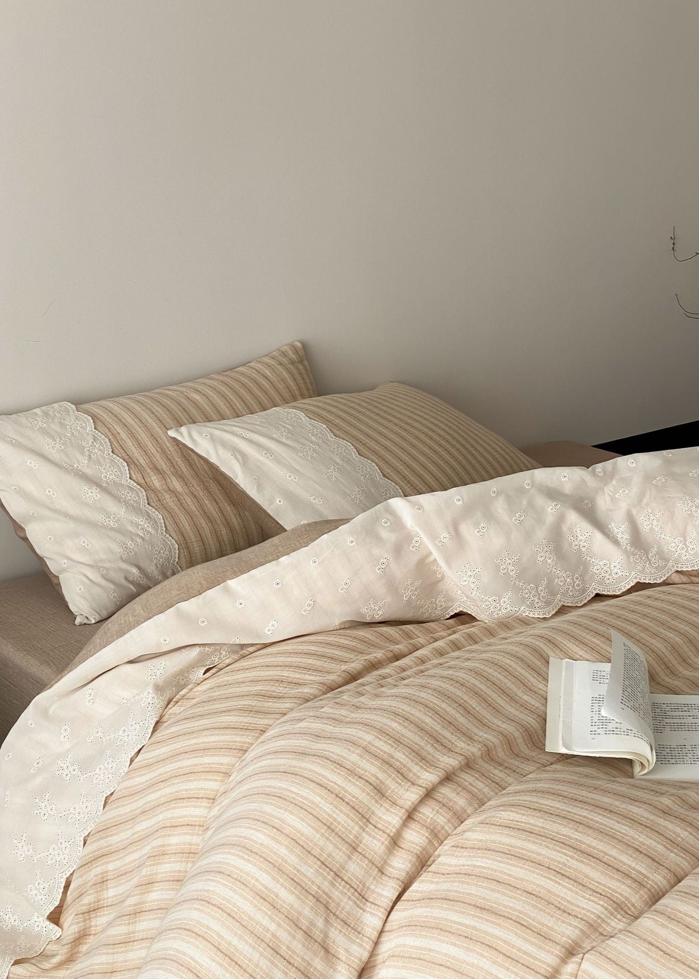 Florence Lace Double Gauze Striped Bedding Set / Beige Brown