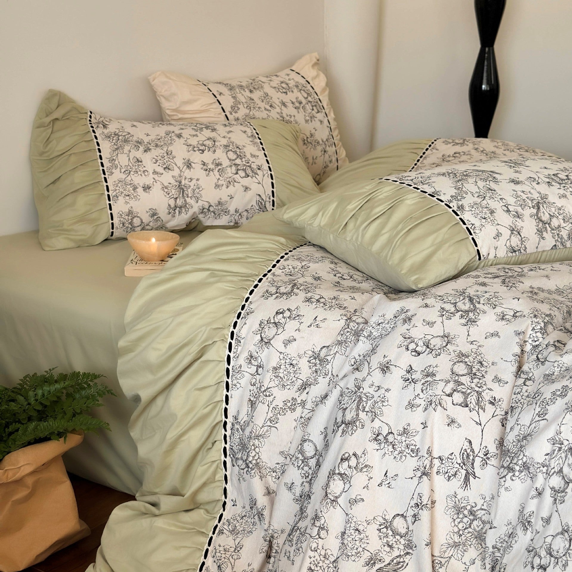 French Black Lace Bedding Set / Pink