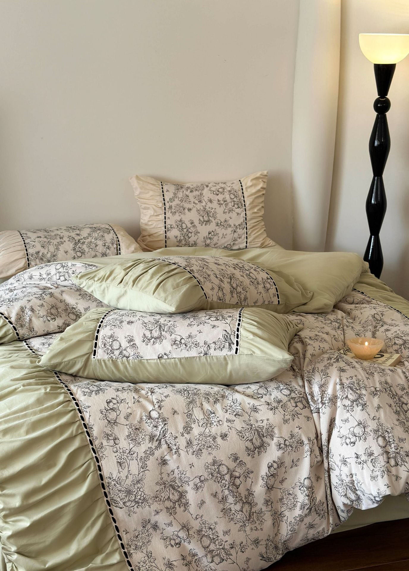 French Black Lace Bedding Set / Pink