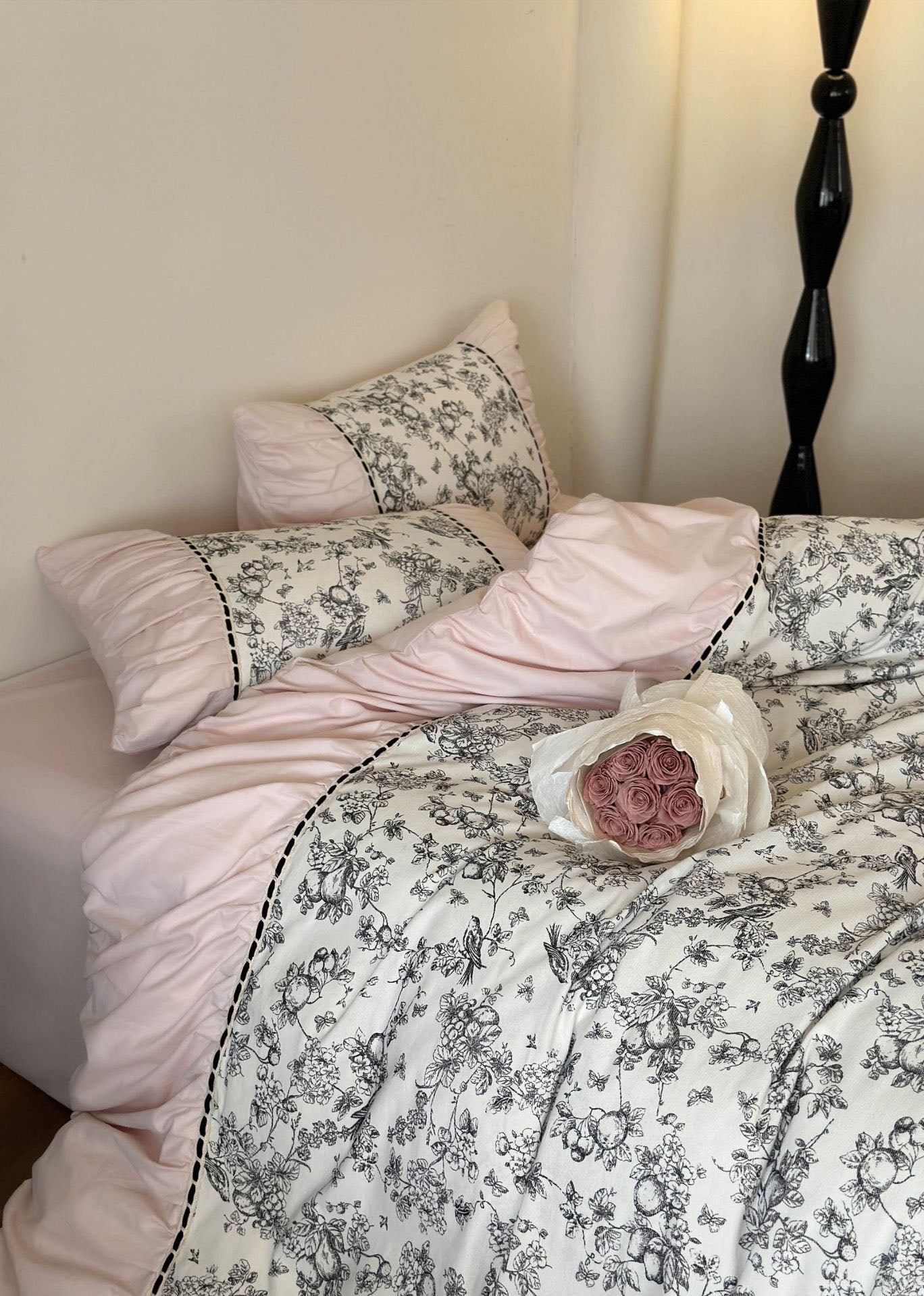 French Black Lace Bedding Set / Pink