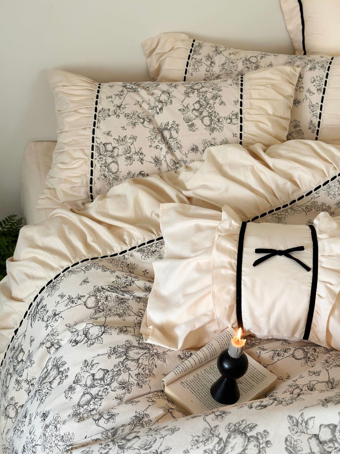 French Black Lace Bedding Set / Pink