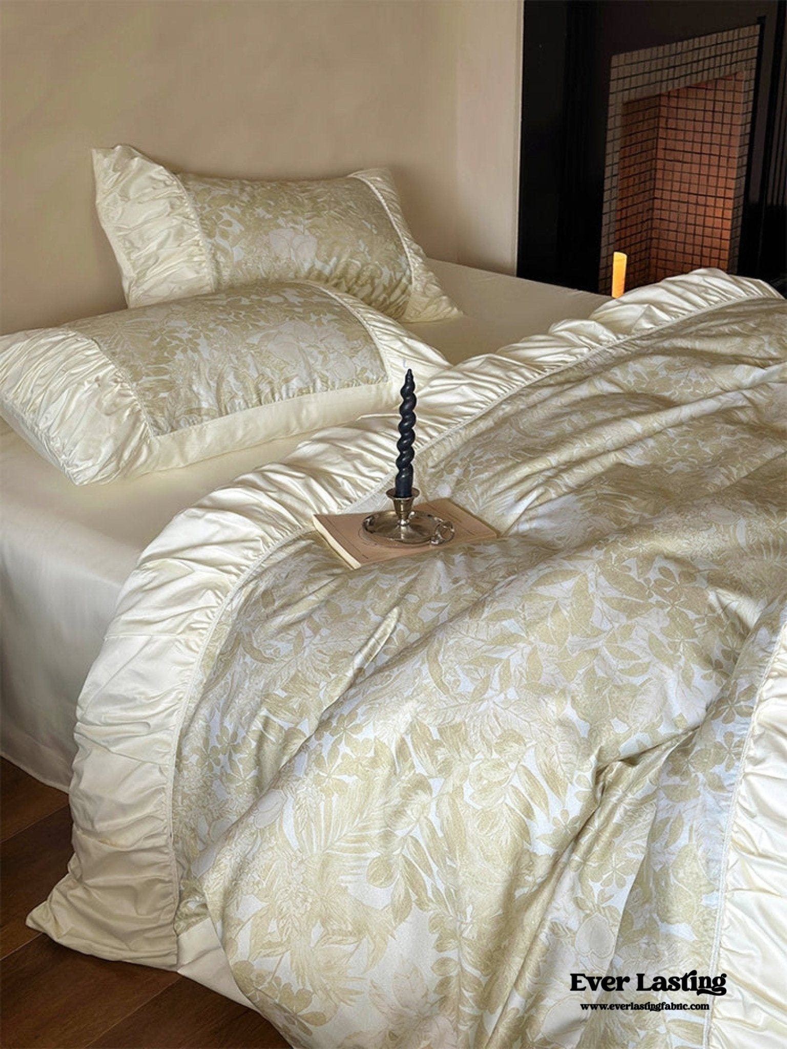 Royal Floral Ruffle Bedding Set / Pink
