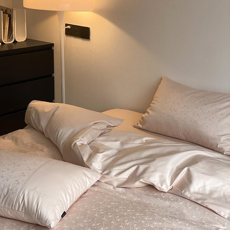 Silky Floral Bedding Set / Snow White