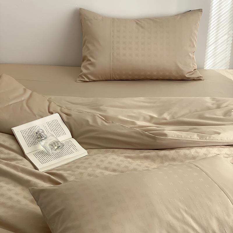 Silky Floral Bedding Set / Snow White