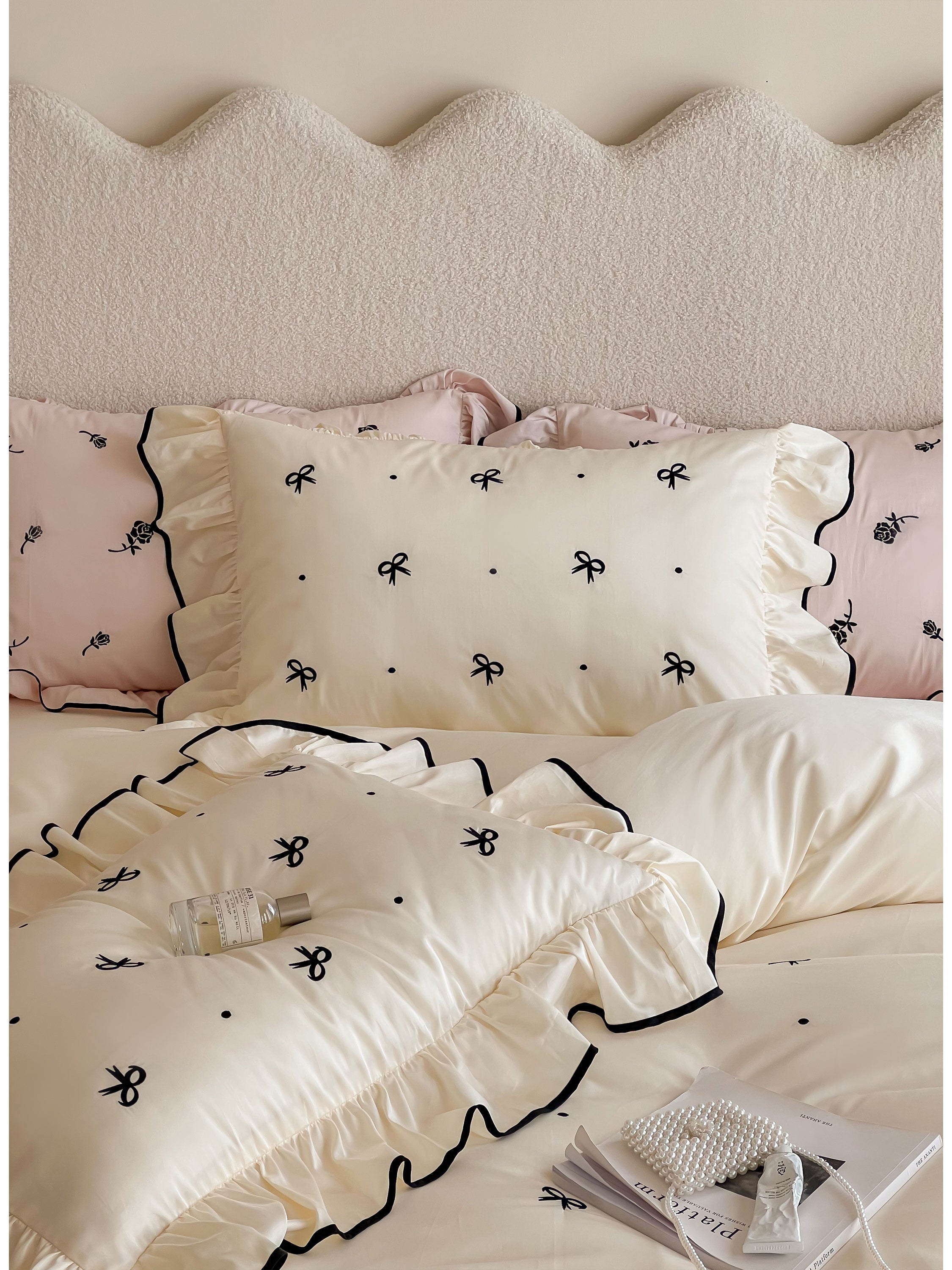 Silky Ribbon Ruffle Bedding Set / Cream White