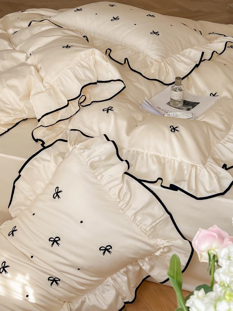 Silky Ribbon Ruffle Bedding Set / Cream White