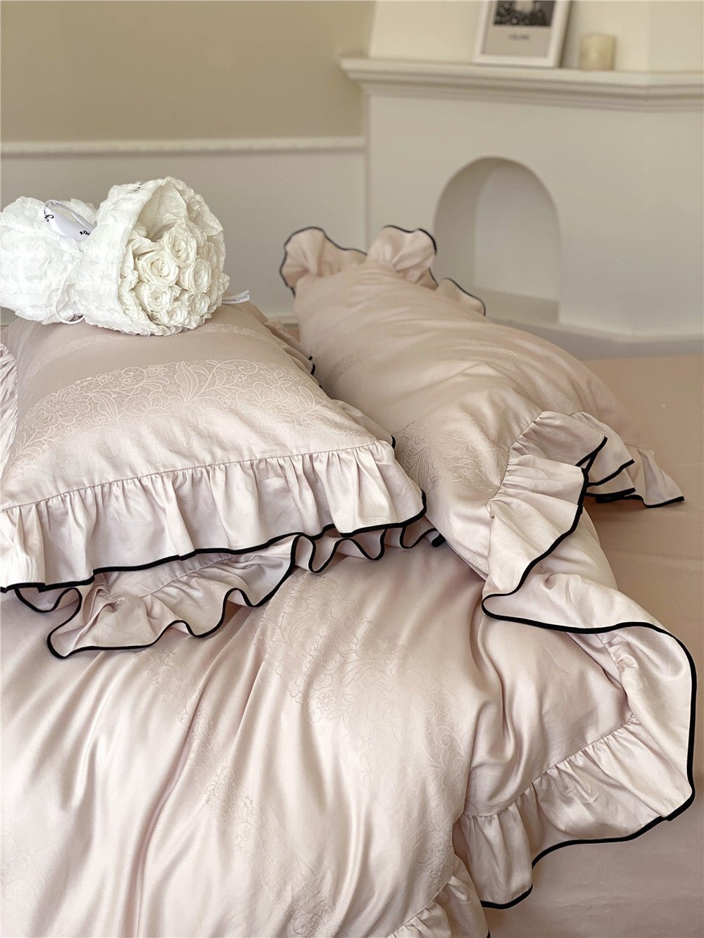 Silky Ruffle Bedding Set / Ivory White