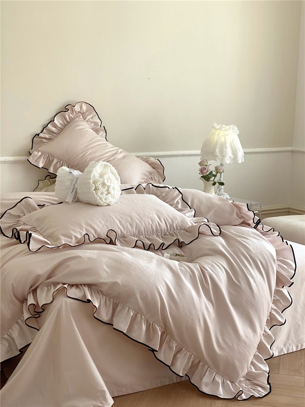 Silky Ruffle Bedding Set / Ivory White