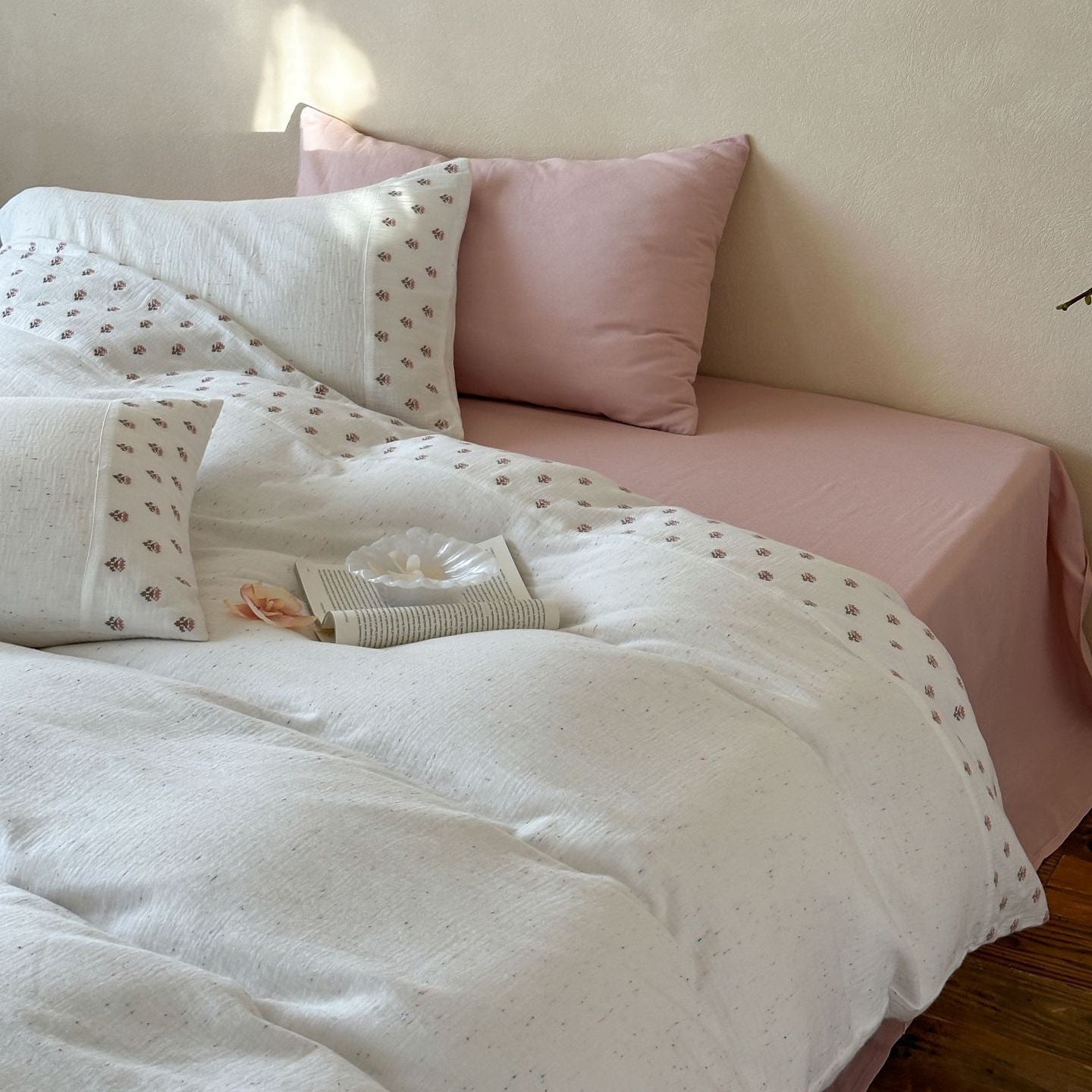 Delilah Floral Double Gauze Bedding Set / White