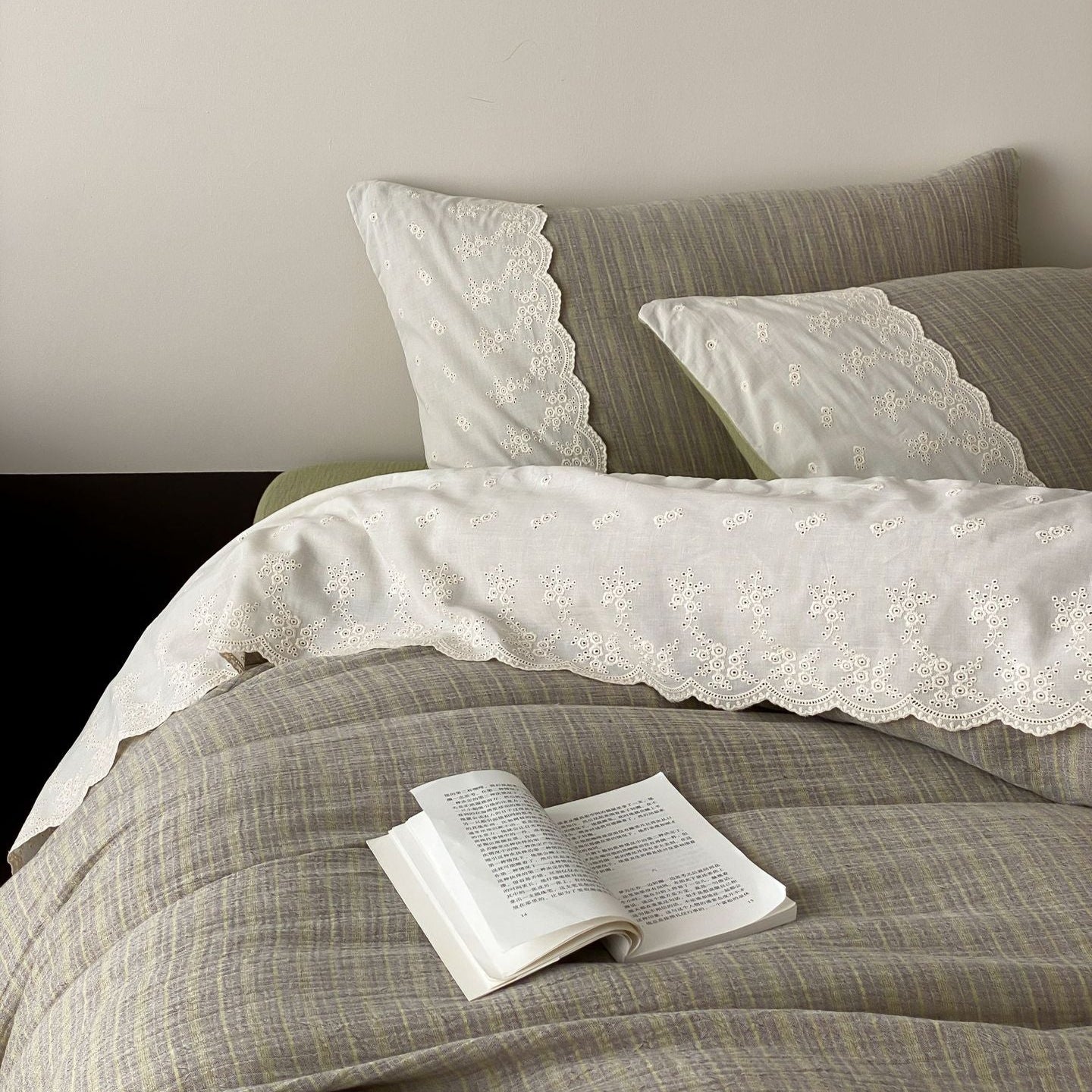 Florence Lace Double Gauze Striped Bedding Set / Beige Brown
