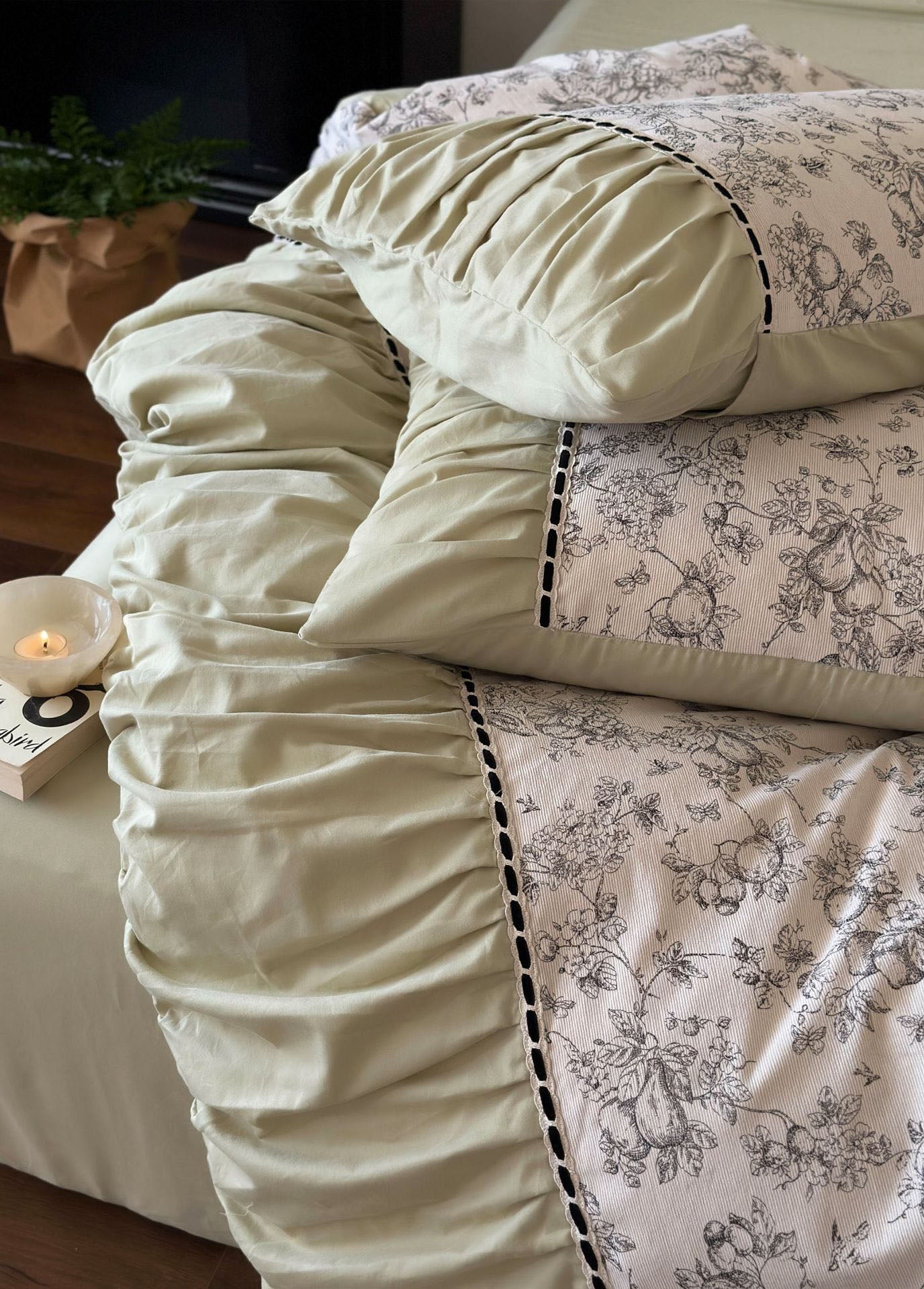 French Black Lace Bedding Set / Pink