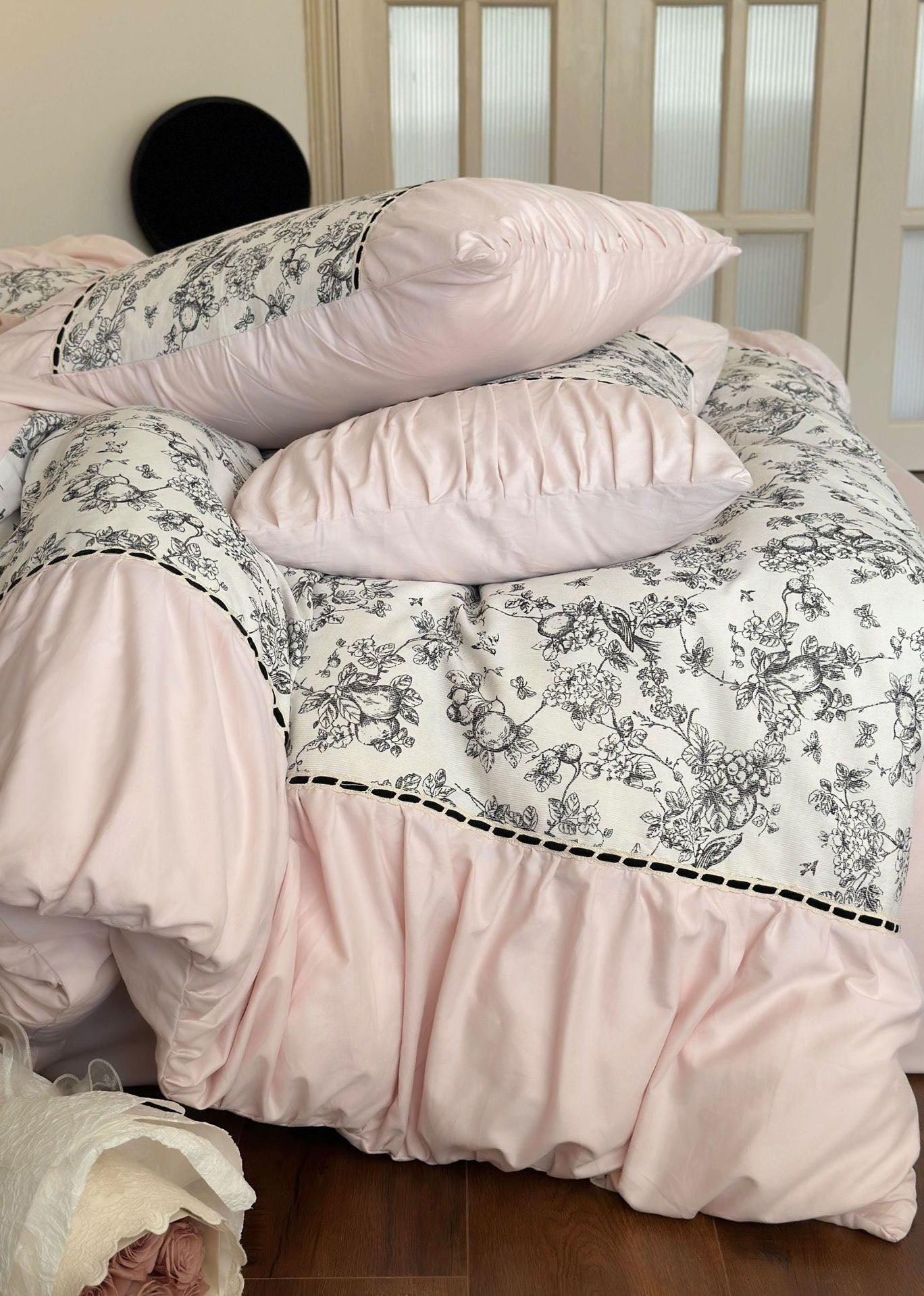 French Black Lace Bedding Set / Pink