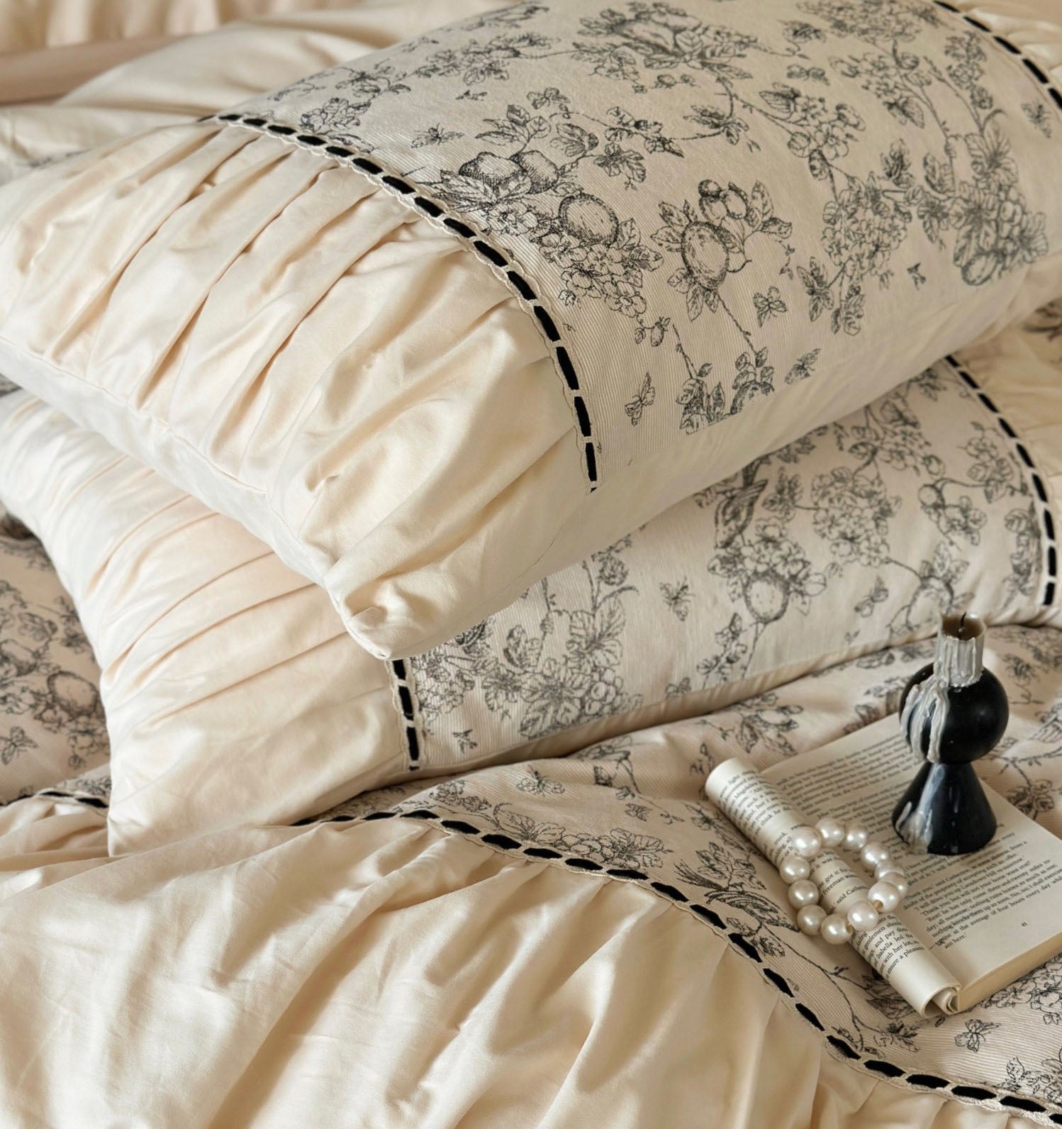 French Black Lace Bedding Set / Pink