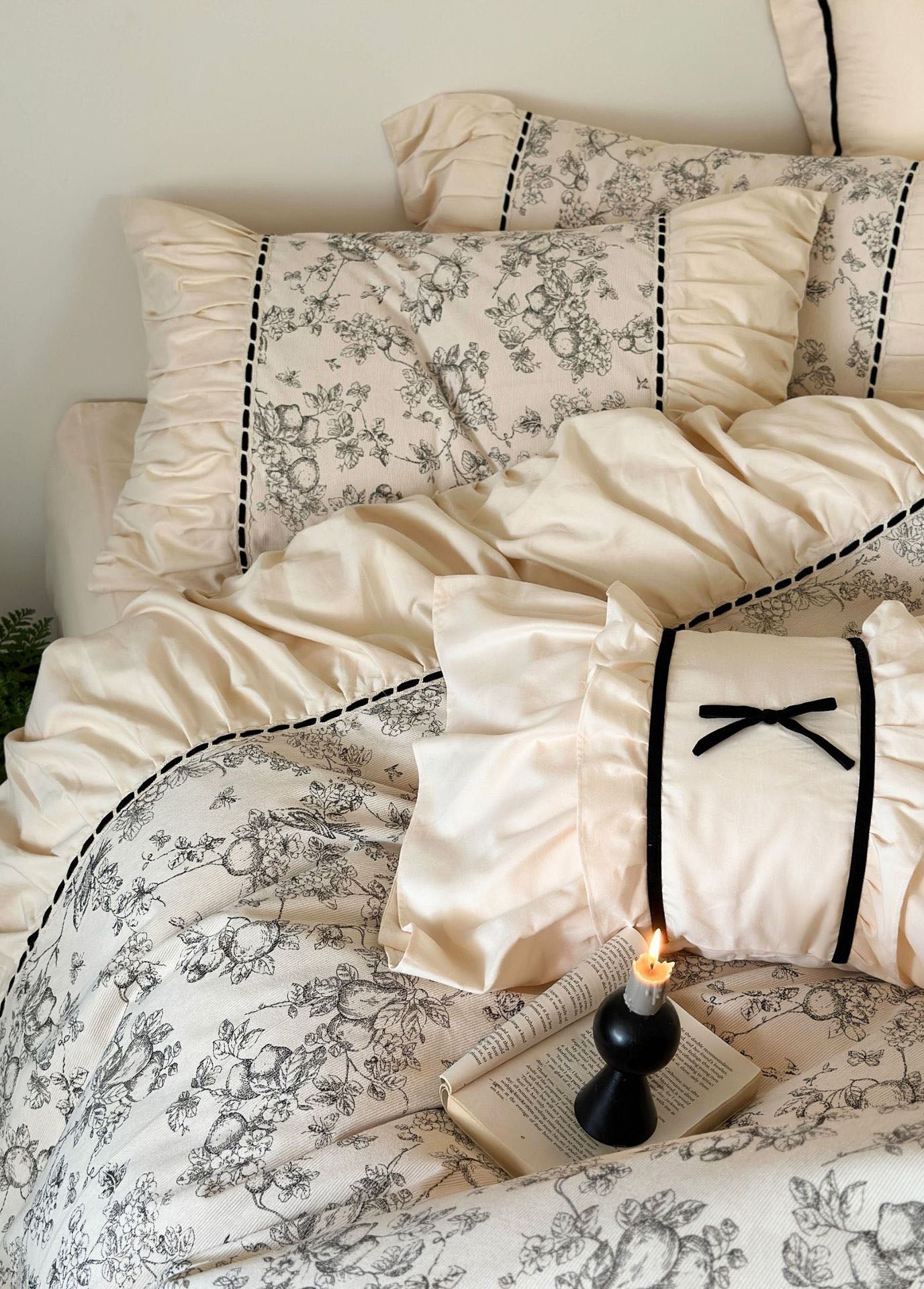 French Black Lace Bedding Set / Pink