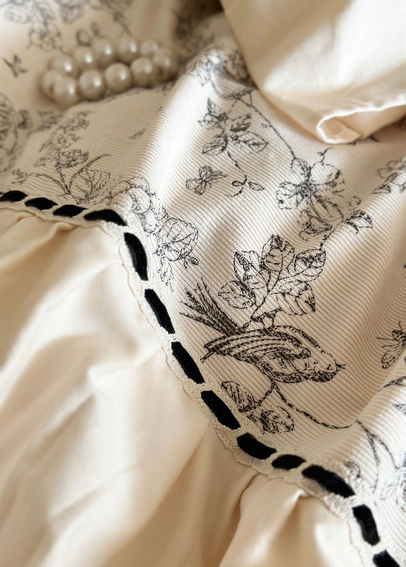 French Black Lace Bedding Set / Pink
