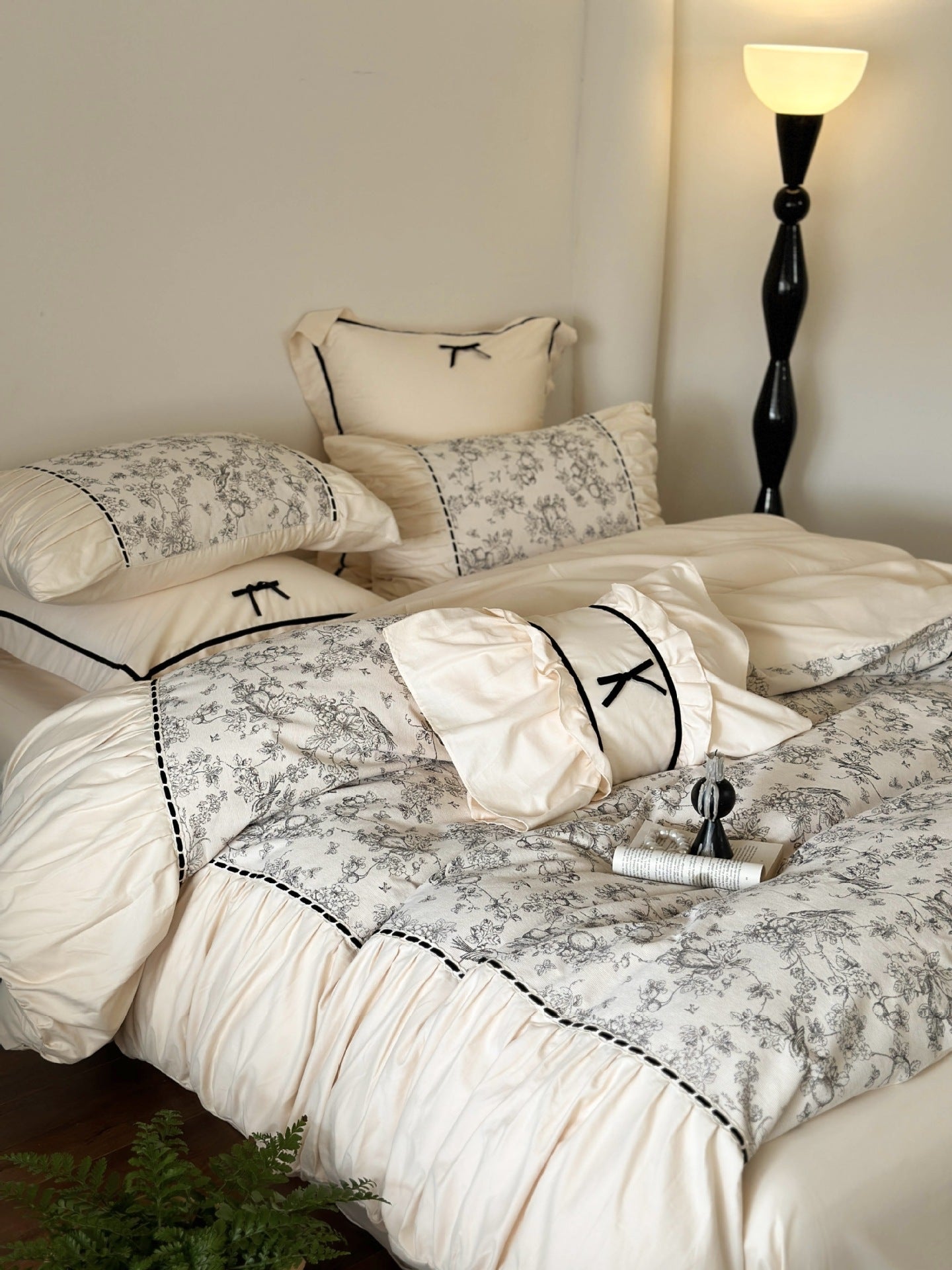French Black Lace Bedding Set / Pink