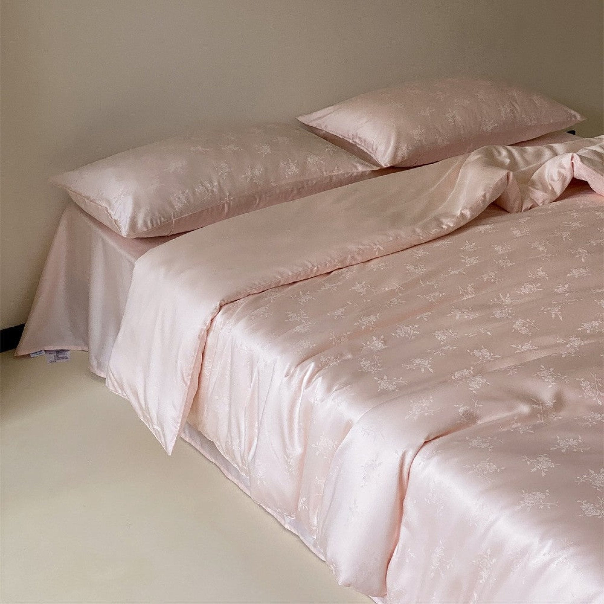 Grace Silky Floral Luxury Bedding Set / Pink