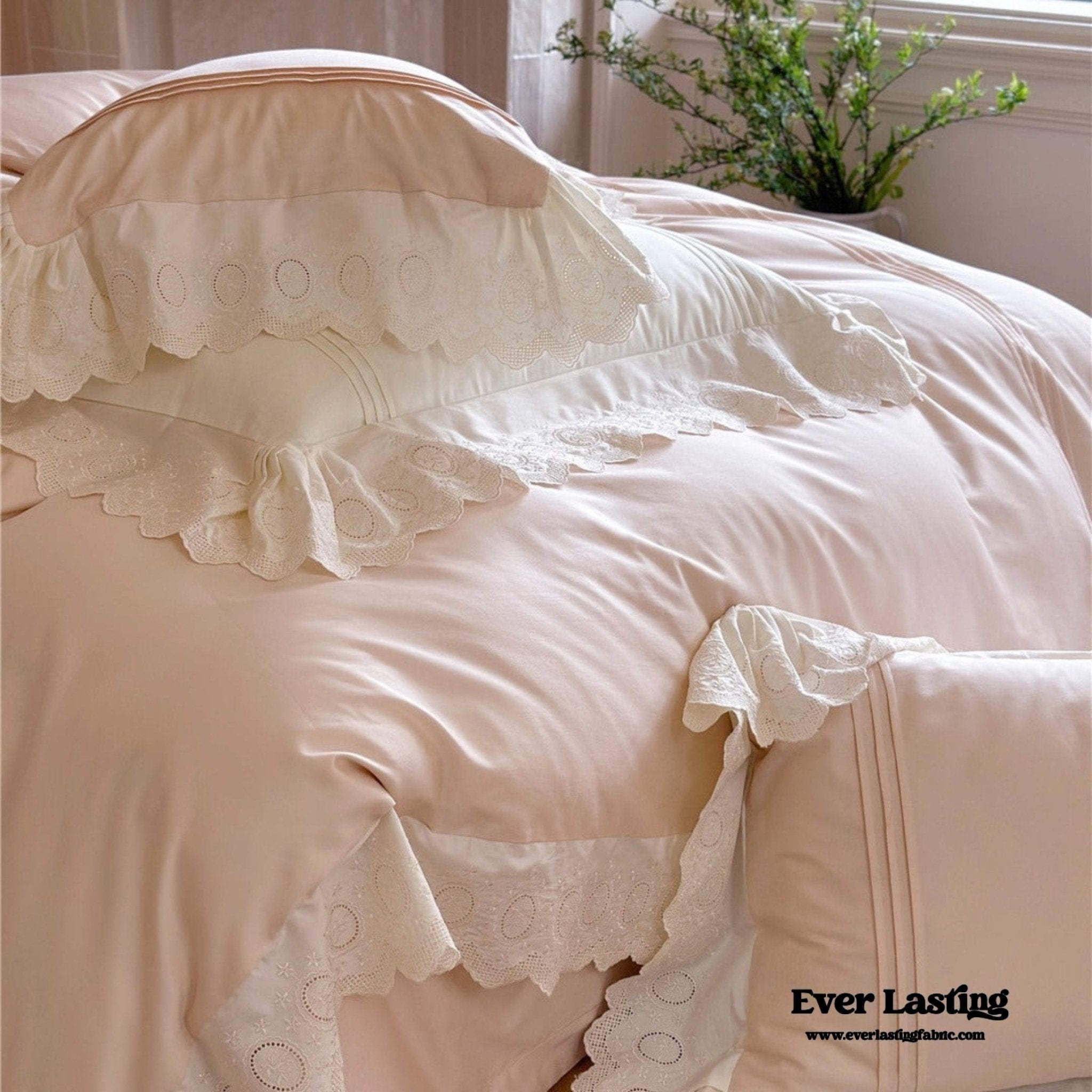 Isabelle Silky Cottage Ruffled Bedding Set / Pink