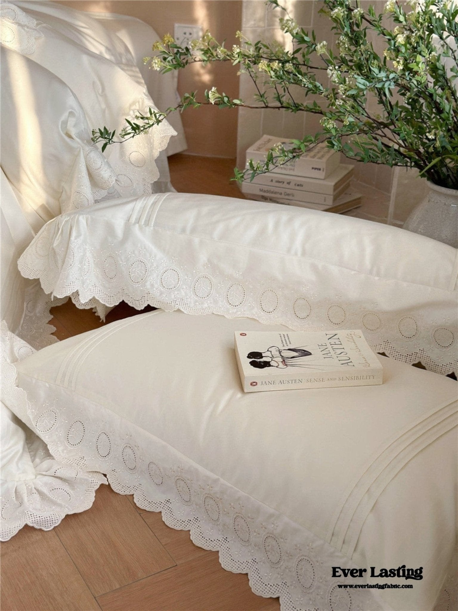 Isabelle Silky Cottage Ruffled Bedding Set / Pink