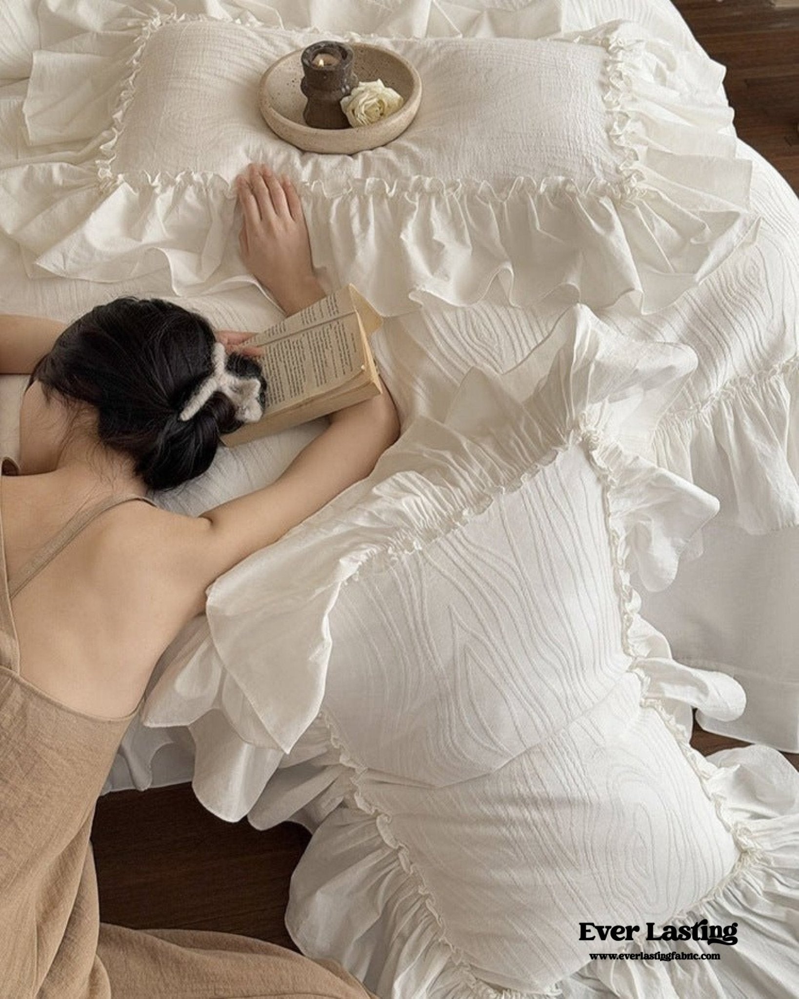 Jasmine White Ruffled Jacquard Bedding Set