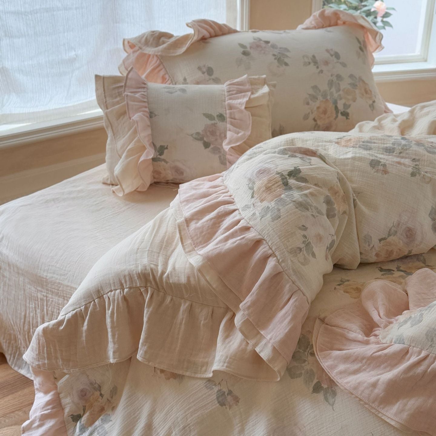Millie Lace Ruffle Floral Bedding Set / Blue