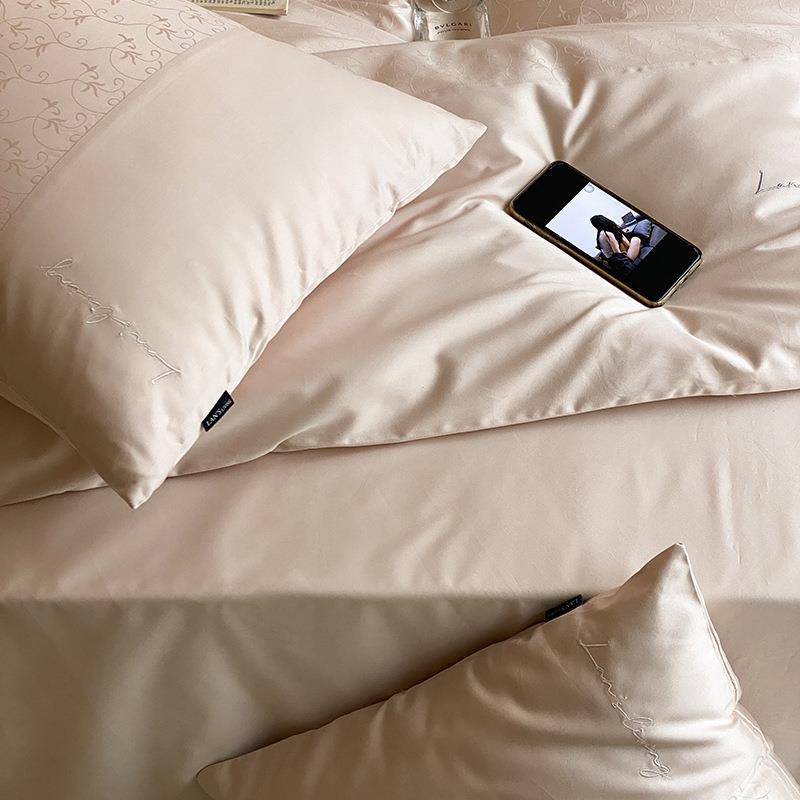 Silky Floral Bedding Set / Snow White