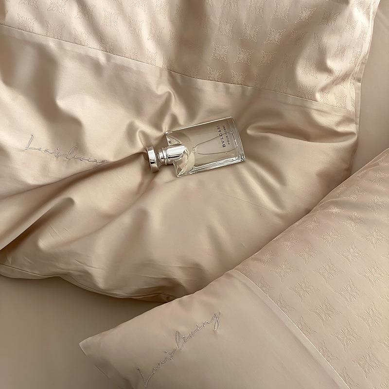 Silky Floral Bedding Set / Snow White