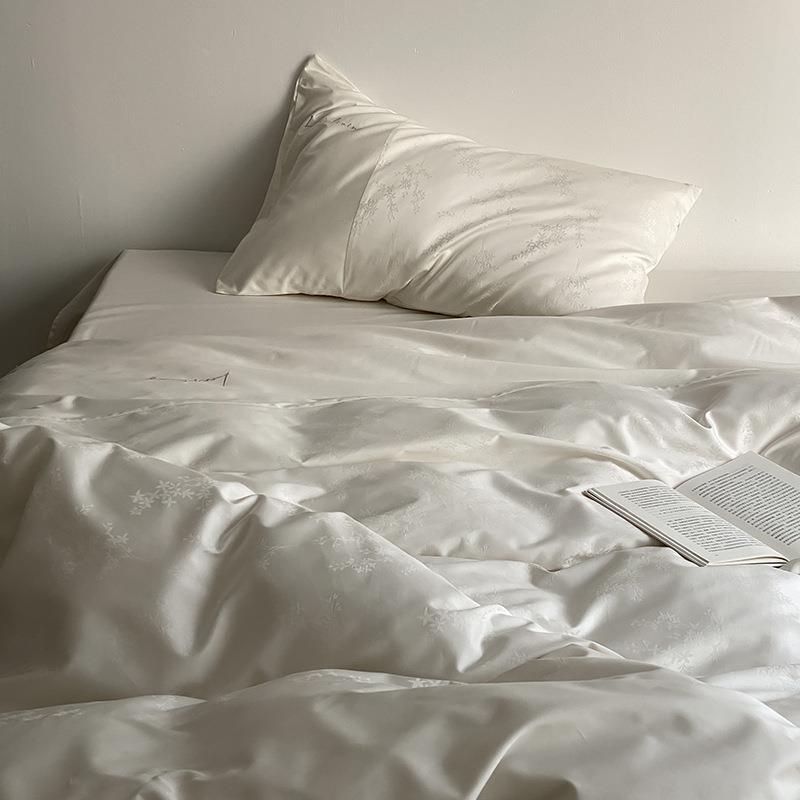 Silky Floral Bedding Set / Snow White
