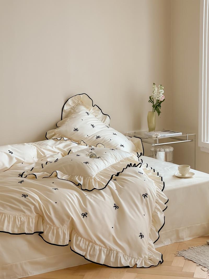 Silky Ribbon Ruffle Bedding Set / Cream White