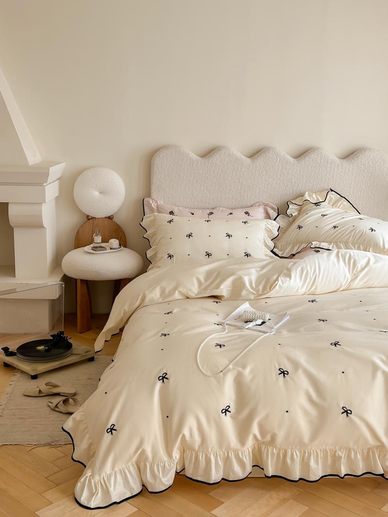Silky Ribbon Ruffle Bedding Set / Cream White
