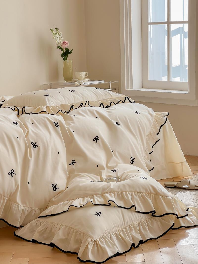 Silky Ribbon Ruffle Bedding Set / Cream White