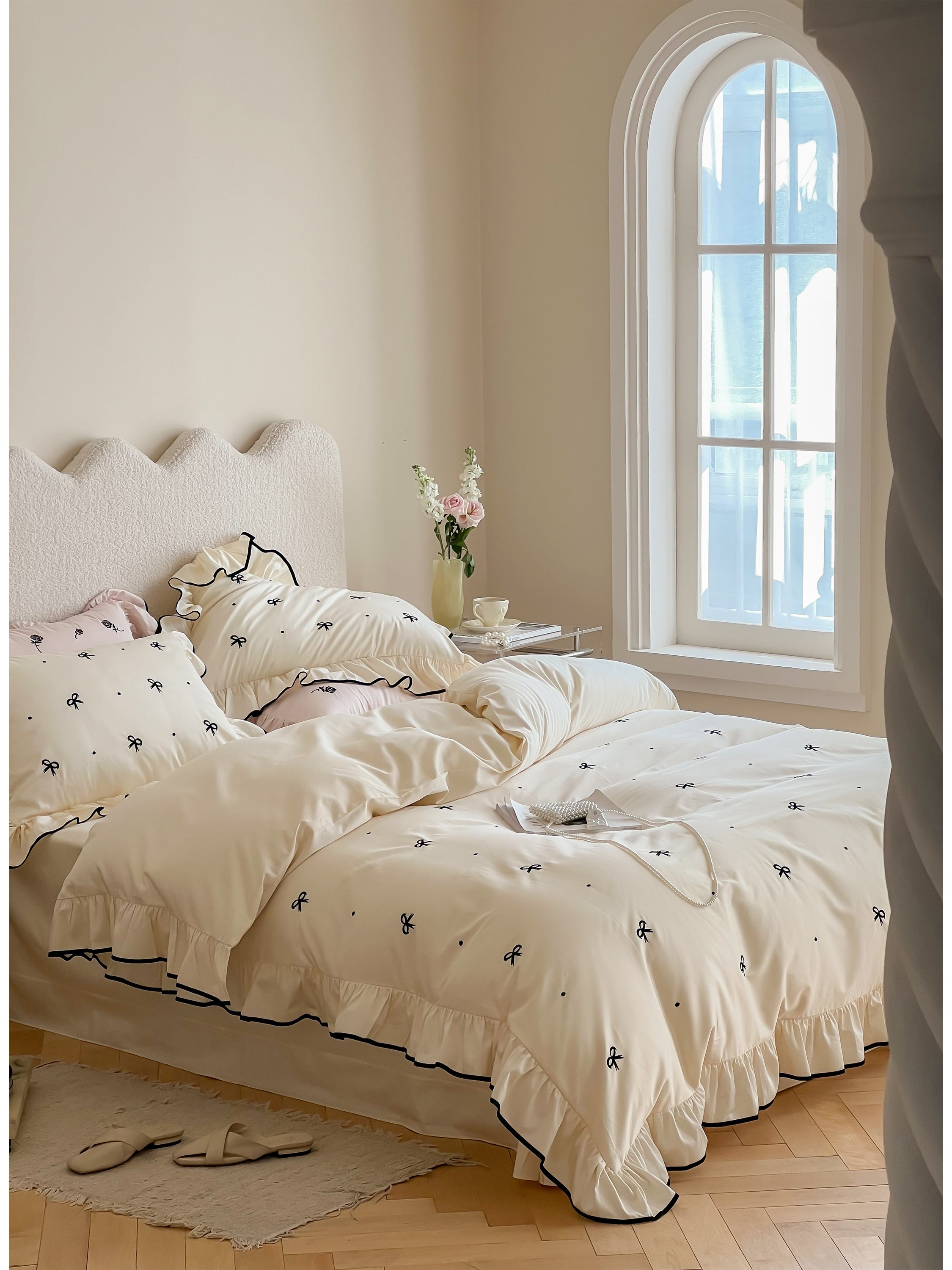 Silky Ribbon Ruffle Bedding Set / Cream White