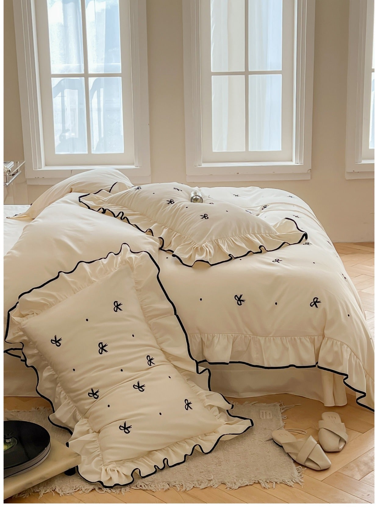 Silky Ribbon Ruffle Bedding Set / Cream White