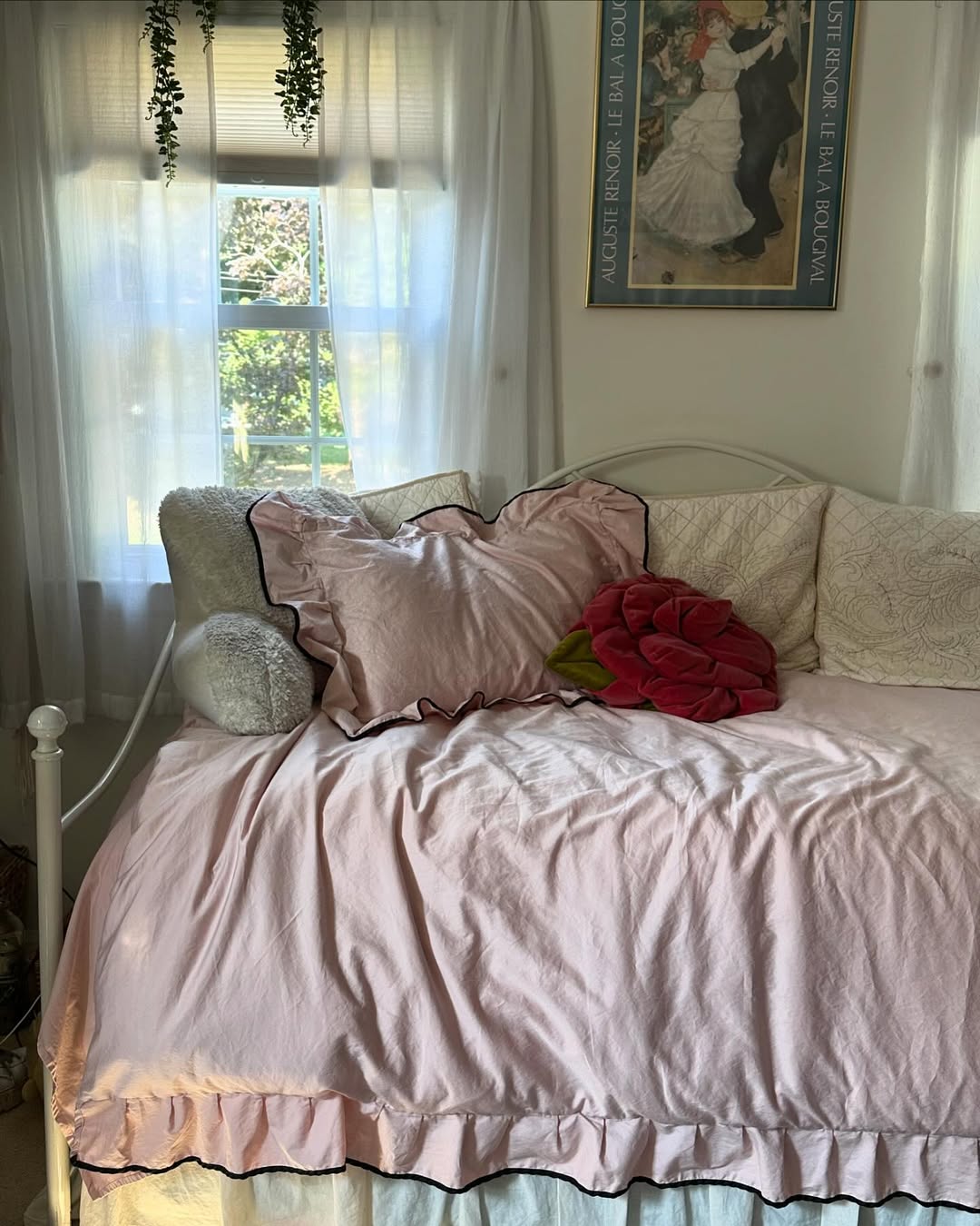 Silky Ruffle Bedding Set / Ivory White